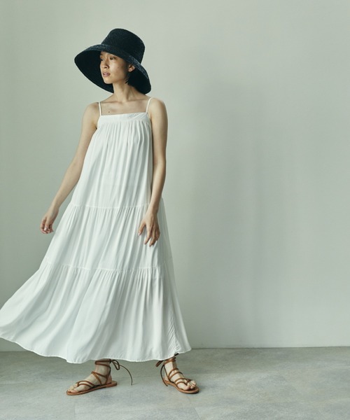 ECRIRE（エクリール）の「ティアードロングキャミワンピース（ワンピース・レディース・ブラック/ベージュ/オフホワイト・フリー）」の16枚目の写真