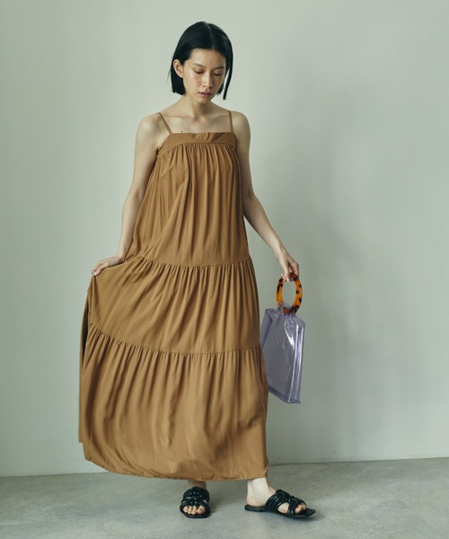 ECRIRE（エクリール）の「ティアードロングキャミワンピース（ワンピース・レディース・ブラック/ベージュ/オフホワイト・フリー）」の10枚目の写真