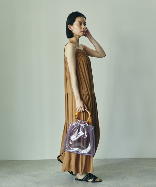 ECRIRE（エクリール）の「ティアードロングキャミワンピース（ワンピース・レディース・ブラック/ベージュ/オフホワイト・フリー）」の6枚目の写真