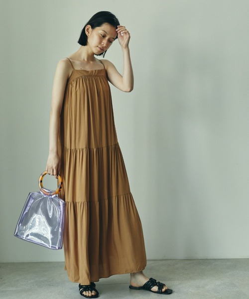 ECRIRE（エクリール）の「ティアードロングキャミワンピース（ワンピース・レディース・ブラック/ベージュ/オフホワイト・フリー）」の8枚目の写真