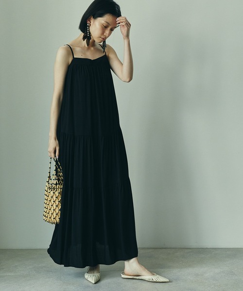 ECRIRE（エクリール）の「ティアードロングキャミワンピース（ワンピース・レディース・ブラック/ベージュ/オフホワイト・フリー）」の15枚目の写真