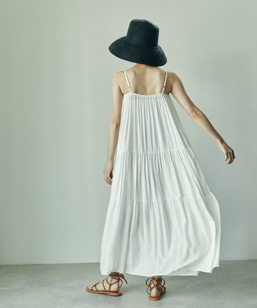 ECRIRE（エクリール）の「ティアードロングキャミワンピース（ワンピース・レディース・ブラック/ベージュ/オフホワイト・フリー）」の12枚目の写真