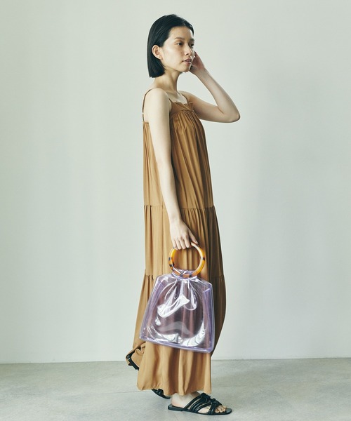 ECRIRE（エクリール）の「ティアードロングキャミワンピース（ワンピース・レディース・ブラック/ベージュ/オフホワイト・フリー）」の21枚目の写真