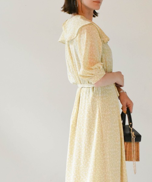 muure（ミュール）の「ビッグカラー花柄ワンピース（ワンピース・レディース・ブルー/ブラック/イエロー・FREE）」の3枚目の写真