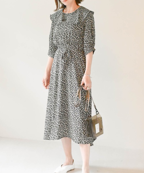 muure（ミュール）の「ビッグカラー花柄ワンピース（ワンピース・レディース・ブルー/ブラック/イエロー・FREE）」の2枚目の写真