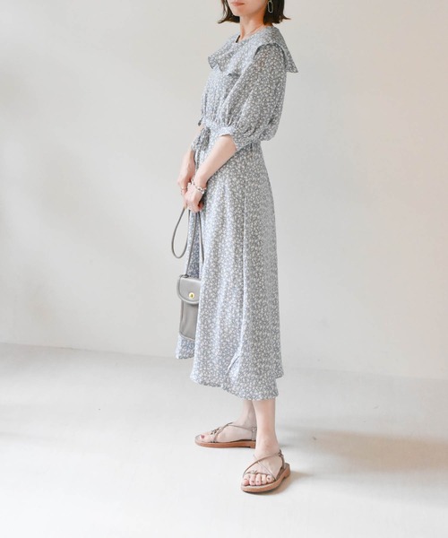 muure（ミュール）の「ビッグカラー花柄ワンピース（ワンピース・レディース・ブルー/ブラック/イエロー・FREE）」の5枚目の写真