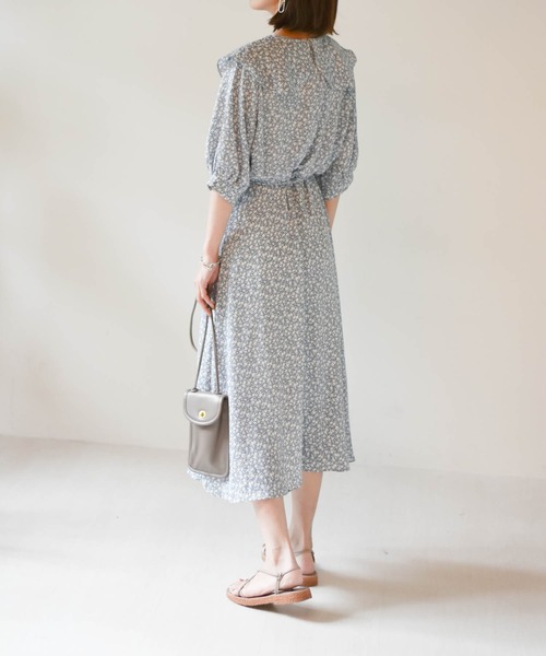 muure（ミュール）の「ビッグカラー花柄ワンピース（ワンピース・レディース・ブルー/ブラック/イエロー・FREE）」の6枚目の写真