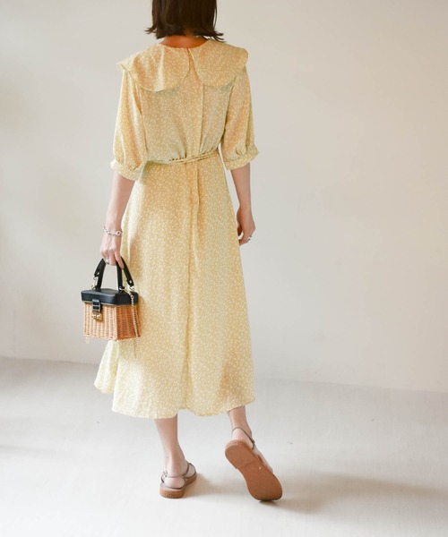 muure（ミュール）の「ビッグカラー花柄ワンピース（ワンピース・レディース・ブルー/ブラック/イエロー・FREE）」の10枚目の写真