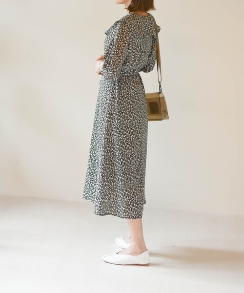 muure（ミュール）の「ビッグカラー花柄ワンピース（ワンピース・レディース・ブルー/ブラック/イエロー・FREE）」の13枚目の写真