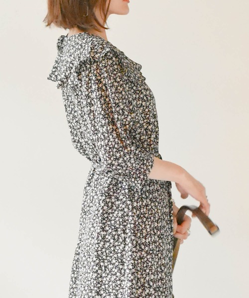 muure（ミュール）の「ビッグカラー花柄ワンピース（ワンピース・レディース・ブルー/ブラック/イエロー・FREE）」の14枚目の写真