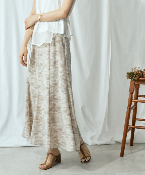 Amourire(アムリール)の「ニュアンス柄フレアSK(スカート・レディース・ベージュ/ブルー・M)」の2枚目の写真