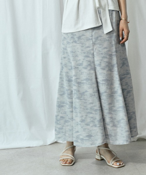 Amourire(アムリール)の「ニュアンス柄フレアSK(スカート・レディース・ベージュ/ブルー・M)」の1枚目の写真