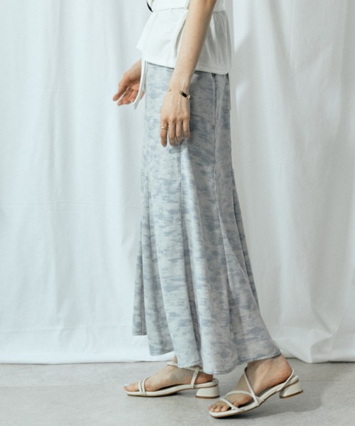 Amourire(アムリール)の「ニュアンス柄フレアSK(スカート・レディース・ベージュ/ブルー・M)」の6枚目の写真