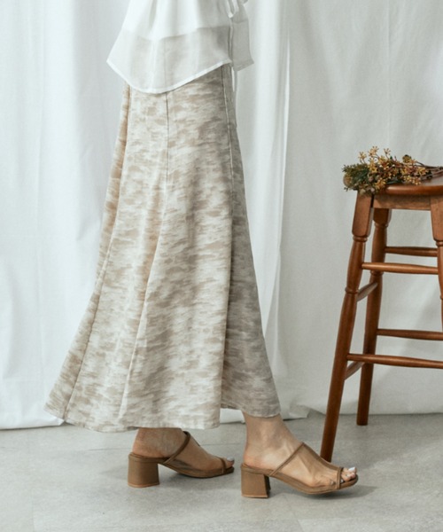 Amourire(アムリール)の「ニュアンス柄フレアSK(スカート・レディース・ベージュ/ブルー・M)」の4枚目の写真