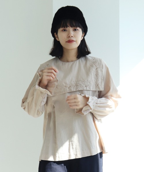 Lene(レネ)の「フラワーステッチ刺繍 セーラーブラウス(シャツ/ブラウス・レディース・カーキ/ベージュ・FREE)」の2枚目の写真