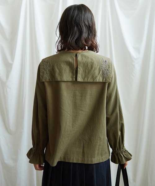 Lene(レネ)の「フラワーステッチ刺繍 セーラーブラウス(シャツ/ブラウス・レディース・カーキ/ベージュ・FREE)」の7枚目の写真