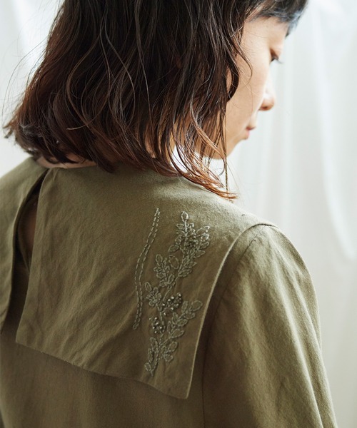 Lene(レネ)の「フラワーステッチ刺繍 セーラーブラウス(シャツ/ブラウス・レディース・カーキ/ベージュ・FREE)」の5枚目の写真