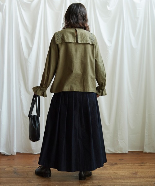 Lene(レネ)の「フラワーステッチ刺繍 セーラーブラウス(シャツ/ブラウス・レディース・カーキ/ベージュ・FREE)」の13枚目の写真