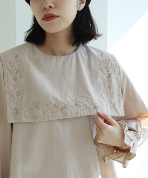 Lene(レネ)の「フラワーステッチ刺繍 セーラーブラウス(シャツ/ブラウス・レディース・カーキ/ベージュ・FREE)」の19枚目の写真