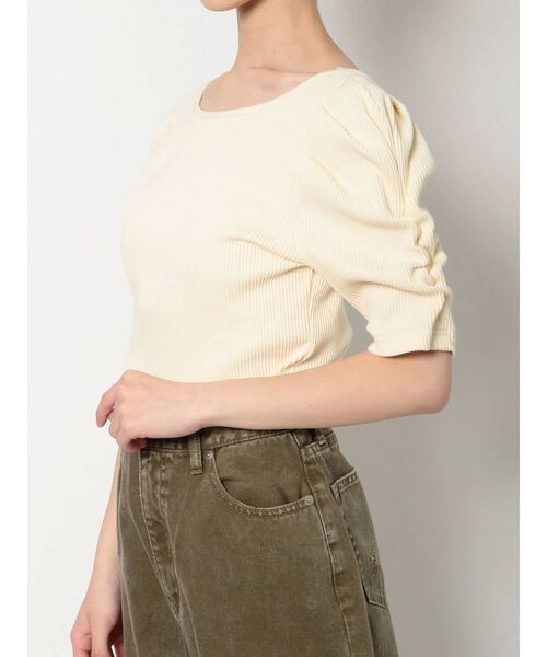 EVRIS(エヴリス)の「パフスリーブリブトップス(Tシャツ/カットソー・レディース・ブラウン/ブラック/アイボリー・FREE)」の2枚目の写真