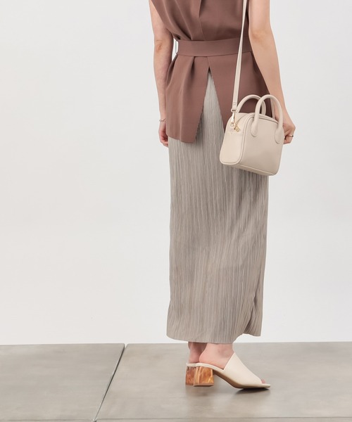 COLONY 2139(コロニートゥーワンスリーナイン)の「サテンミニプリーツロングスカート(スカート・レディース・ブラック/イエロー/ブルー/アイボリー/グレイッシュベージュ・FREE)」の3枚目の写真