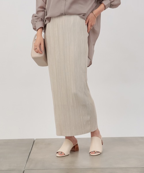 COLONY 2139(コロニートゥーワンスリーナイン)の「サテンミニプリーツロングスカート(スカート・レディース・ブラック/イエロー/ブルー/アイボリー/グレイッシュベージュ・FREE)」の1枚目の写真
