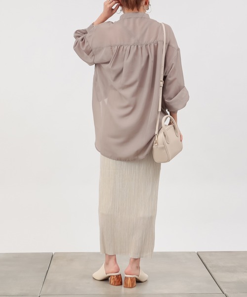 COLONY 2139(コロニートゥーワンスリーナイン)の「サテンミニプリーツロングスカート(スカート・レディース・ブラック/イエロー/ブルー/アイボリー/グレイッシュベージュ・FREE)」の21枚目の写真