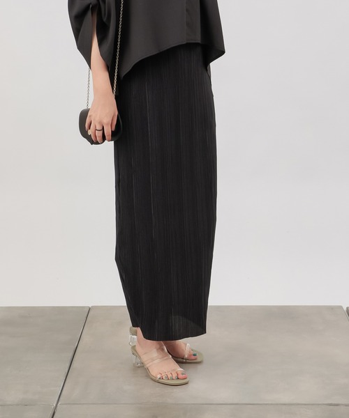 COLONY 2139(コロニートゥーワンスリーナイン)の「サテンミニプリーツロングスカート(スカート・レディース・ブラック/イエロー/ブルー/アイボリー/グレイッシュベージュ・FREE)」の17枚目の写真