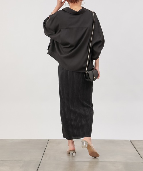 COLONY 2139(コロニートゥーワンスリーナイン)の「サテンミニプリーツロングスカート(スカート・レディース・ブラック/イエロー/ブルー/アイボリー/グレイッシュベージュ・FREE)」の12枚目の写真