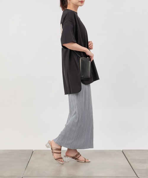 COLONY 2139(コロニートゥーワンスリーナイン)の「サテンミニプリーツロングスカート(スカート・レディース・ブラック/イエロー/ブルー/アイボリー/グレイッシュベージュ・FREE)」の19枚目の写真