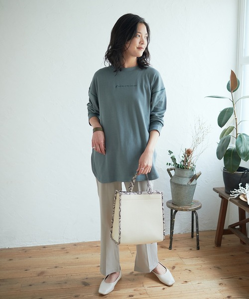 KANGOL EXTRA COMFORT（カンゴールエクストラコンフォート）の「バイカラー(配色)ステッチ オーバーサイズ ラウンドヘムロンT（チュニック・レディース・ブラック/ブルーグレー/モカ/ライトベージュ・LL/M/L）」の12枚目の写真