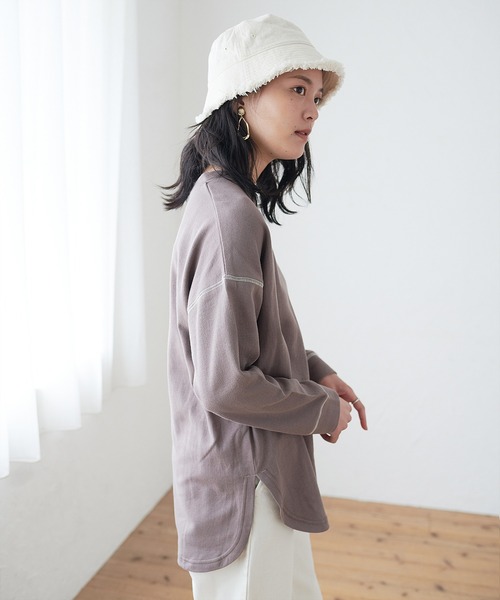 KANGOL EXTRA COMFORT（カンゴールエクストラコンフォート）の「バイカラー(配色)ステッチ オーバーサイズ ラウンドヘムロンT（チュニック・レディース・ブラック/ブルーグレー/モカ/ライトベージュ・LL/M/L）」の17枚目の写真