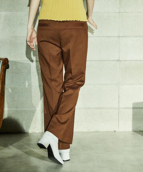 alcali（アルカリ）の「ジャガード柄フレアーパンツ（その他パンツ・レディース・ネイビー/ブラウン・2/3）」の4枚目の写真