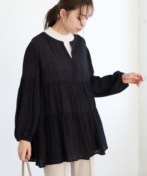 earth music&ecology（アースミュージックアンドエコロジー）の「シアークレープティアードチュニック ＊（チュニック・レディース・ブラック/ベージュ/ピンクベージュ・FREE）」の2枚目の写真