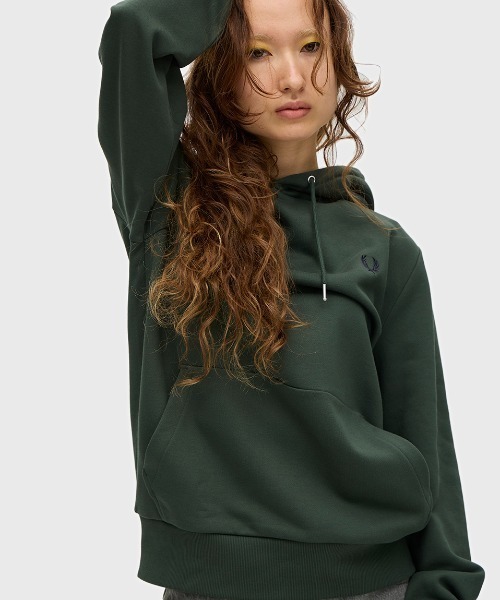 FRED PERRY(フレッドペリー)の「Tipped Hooded Sweatshirt/フレッドペリーパーカー(パーカー・レディース・ブラック/ネイビー/グレー/グリーン/ブラウン/ベージュ/チャコールグレー/グレー系その他/パープル/ブルー系その他/ベージュ系その他/マルーン/グレー系その他2/ベージュ系その他2/ブラウン系その他/モカ/カーキ/ベージュ系その他3/キナリ/グレー系その他3/ブラウン系その他3/ベージュ系その他4/ブラック系その他/ベージュ系その他5/グリーン系その他/グリーン系その他2・S/M/L/XL)」の22枚目の写真