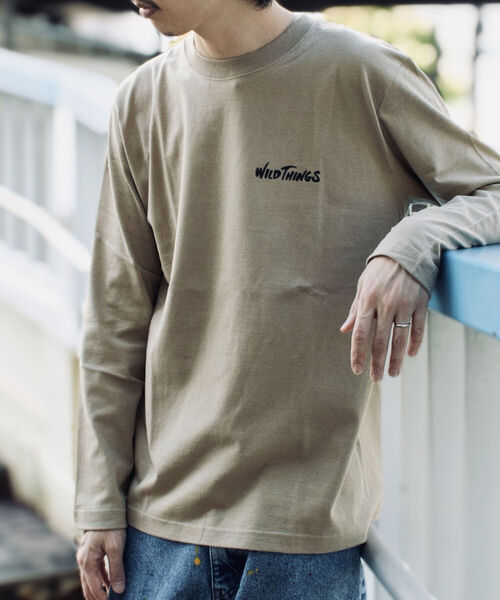 WILD THINGS（ワイルドシングス）の「【WILDTHINGS/ワイルドシングス】別注 URBAN OUTDOOR ロングスリーブTシャツ（Tシャツ/カットソー・メンズ・ホワイト/ブラック/ベージュ・MEDIUM/LARGE）」の4枚目の写真