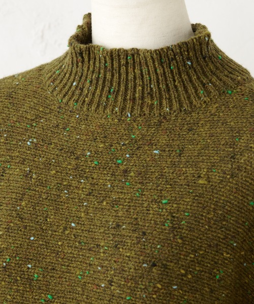 BEARDSLEY（ビアズリー）の「ショート丈で腰回りがもたつかないネップハイネックニット（ニット/セーター・レディース・グリーン/オレンジ・FREE）」の4枚目の写真