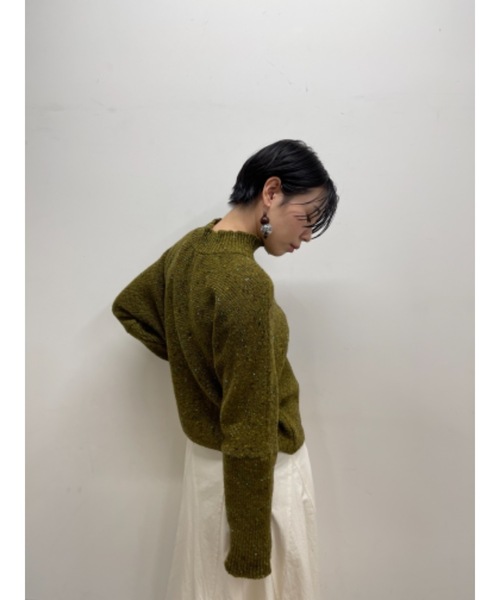 BEARDSLEY（ビアズリー）の「ショート丈で腰回りがもたつかないネップハイネックニット（ニット/セーター・レディース・グリーン/オレンジ・FREE）」の17枚目の写真