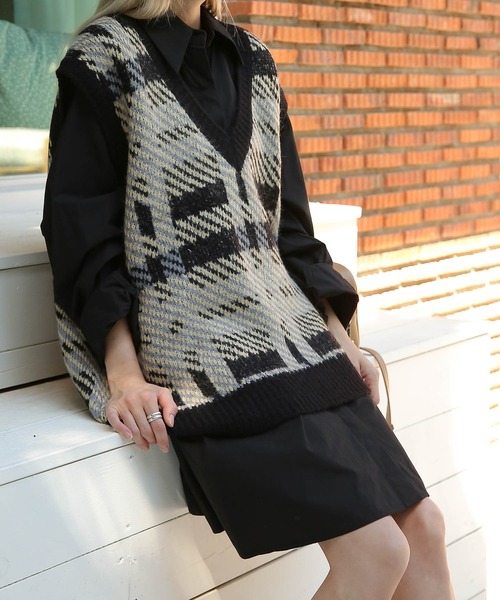 UNE MANSION(ユヌマンション)の「ビッグチェックオーバーフィットベスト(ベスト・レディース・アイボリー/ブラック・FREE)」の5枚目の写真