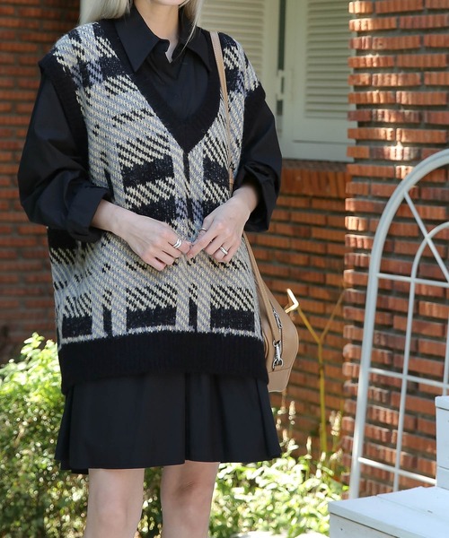 UNE MANSION(ユヌマンション)の「ビッグチェックオーバーフィットベスト(ベスト・レディース・アイボリー/ブラック・FREE)」の9枚目の写真