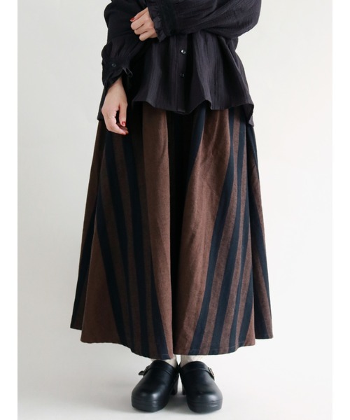Samansa Mos2（サマンサ モスモス）の「コットンリネンタックフレアスカート（スカート・レディース・ブラック/ブラウン/レッド/キナリ・ﾌﾘ-）」の4枚目の写真