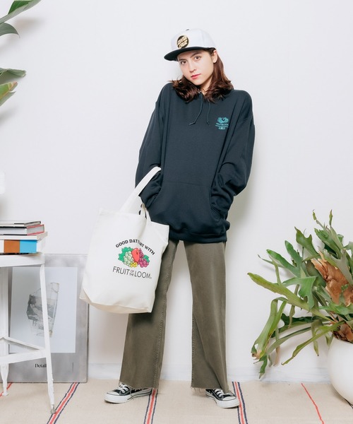 FRUIT OF THE LOOM（フルーツオブザルーム）の「【ROOPTOKYO限定】FRUIT OF THE LOOM/フルーツオブザルーム×火曜び 描き下ろしイラスト パーカー（パーカー・レディース・ホワイト/ブラック/グレー・XL/M/L）」の21枚目の写真