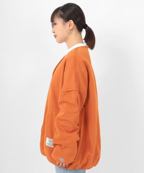 DISCUS(ディスカス)の「【DISCUS/ディスカス】ビッグシルエット ワンポイント フリースノーカラー カーディガン/スナップボタンカーディガン(ノーカラージャケット・レディース・ブラック/オレンジ/グリーン/アイボリー/モカ・M/L)」の15枚目の写真