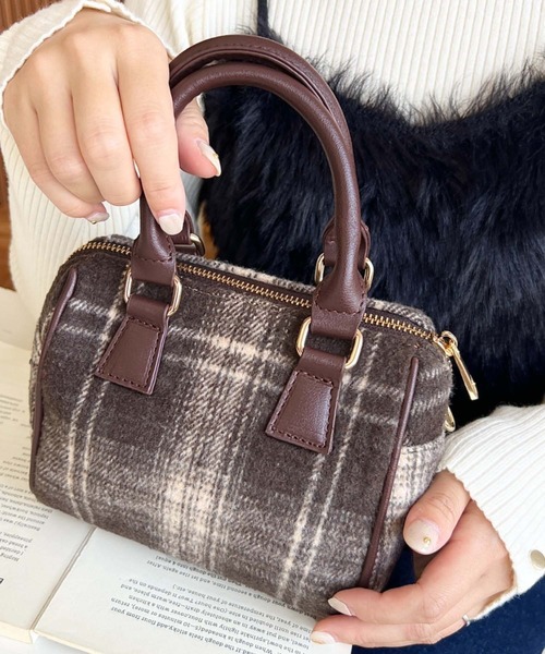 moment+(モーメントプラス)の「【累計販売数2万個突破!】フェイクレザー ミニボストンショルダーバッグ(ボストンバッグ・レディース・ブラック/ベージュ/グリーン/アイボリー/キャメル/ブラウン/ダークグリーン/ボルドー/ブラウン系その他/ベージュ系その他/レッド系その他・FREE)」の4枚目の写真