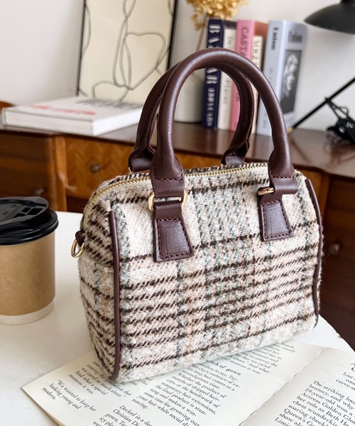 moment+(モーメントプラス)の「【累計販売数2万個突破!】フェイクレザー ミニボストンショルダーバッグ(ボストンバッグ・レディース・ブラック/ベージュ/グリーン/アイボリー/キャメル/ブラウン/ダークグリーン/ボルドー/ブラウン系その他/ベージュ系その他/レッド系その他・FREE)」の6枚目の写真