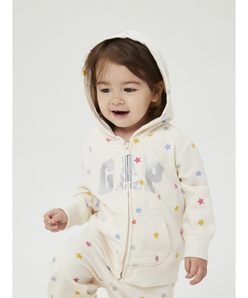 GAP（ギャップ）の「GAPファッションロゴ フルジップ パーカー (幼児)（パーカー・キッズ・グレー/マルチ/ベージュ・12-18M/2 YRS/3 YRS/4 YRS/5 YRS/18-24M）」の3枚目の写真