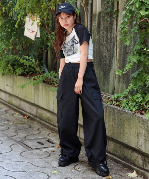SPINNS(スピンズ)の「カラースノーカーゴパンツ/ボリュームワイドシルエット/ユニセックス(カーゴパンツ・メンズ・オリーブ/グリーン/イエロー/パープル/アイボリー/レッド/ロイヤルブルー/ブラック/ピンク/ブラウン/ブラック系その他/ベージュ・L/S/M)」の22枚目の写真