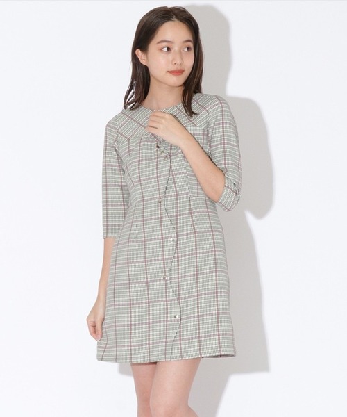 REDYAZEL（レディアゼル）の「チェック柄フロントスカラップミニワンピース（ワンピース・レディース・ベージュ/グレー/グリーン・SMALL/MEDIUM）」の3枚目の写真