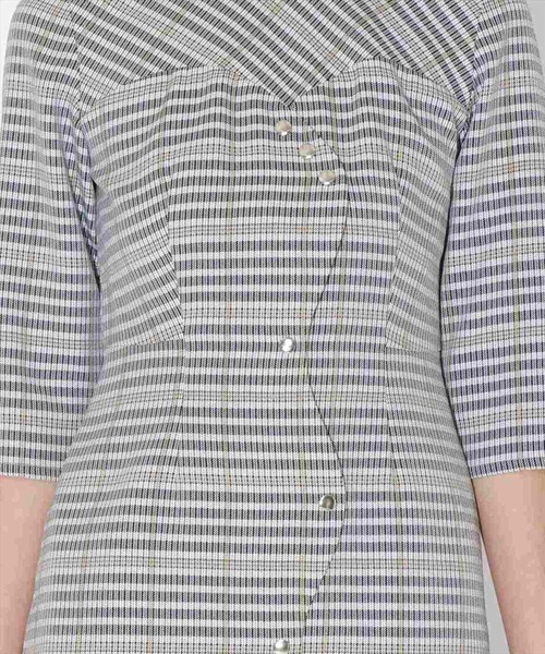 REDYAZEL（レディアゼル）の「チェック柄フロントスカラップミニワンピース（ワンピース・レディース・ベージュ/グレー/グリーン・SMALL/MEDIUM）」の13枚目の写真