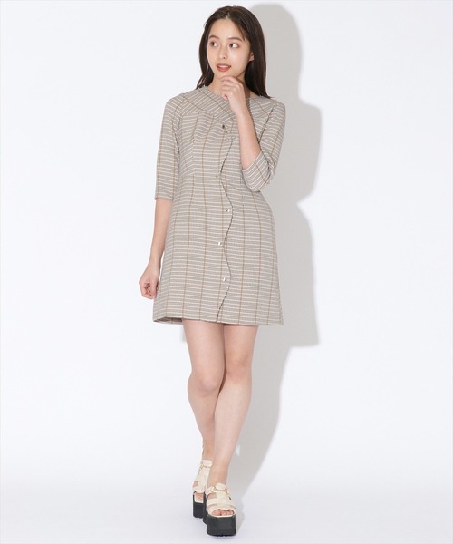 REDYAZEL（レディアゼル）の「チェック柄フロントスカラップミニワンピース（ワンピース・レディース・ベージュ/グレー/グリーン・SMALL/MEDIUM）」の15枚目の写真